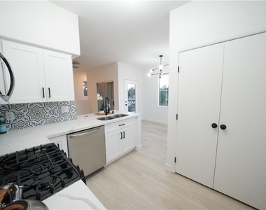 9050 W Warm Springs Road - Photo Thumbnail 10