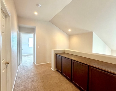 8346 Fame Avenue - Photo Thumbnail 14