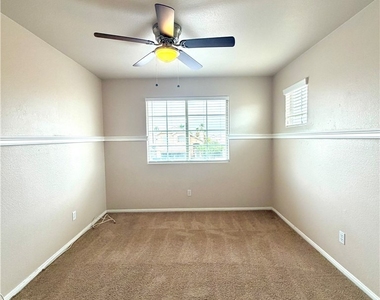 8346 Fame Avenue - Photo Thumbnail 16