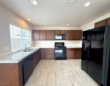 8346 Fame Avenue - Photo Thumbnail 6