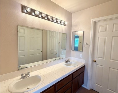 8346 Fame Avenue - Photo Thumbnail 24