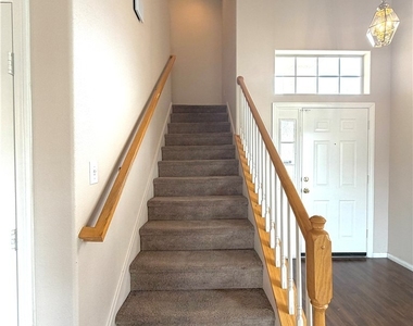 8346 Fame Avenue - Photo Thumbnail 11