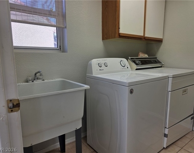 8729 Pennystone Avenue - Photo Thumbnail 7