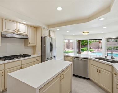 9081 Lawton Pine Drive - Photo Thumbnail 5