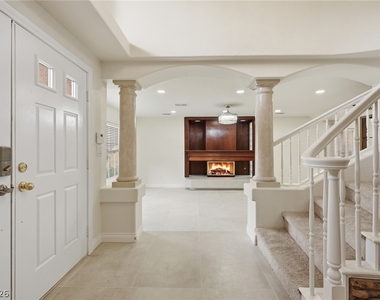 9081 Lawton Pine Drive - Photo Thumbnail 3