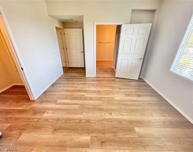 6868 Sky Pointe Drive - Photo Thumbnail 15