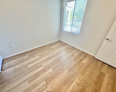 6868 Sky Pointe Drive - Photo Thumbnail 10