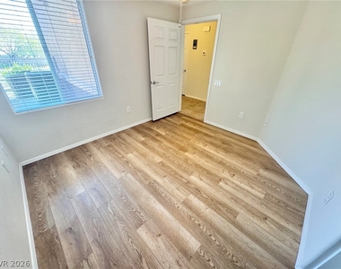 6868 Sky Pointe Drive - Photo Thumbnail 9