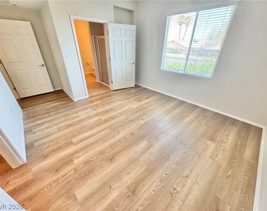 6868 Sky Pointe Drive - Photo Thumbnail 16