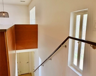 3181 Pinehurst Drive - Photo Thumbnail 7