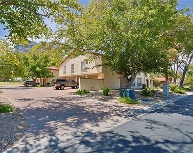 3181 Pinehurst Drive - Photo Thumbnail 4