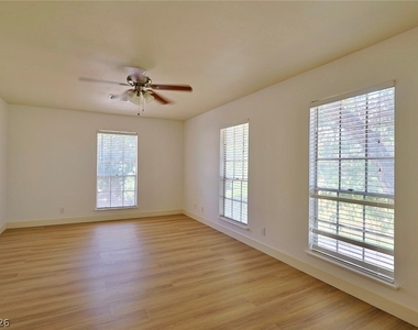 3181 Pinehurst Drive - Photo Thumbnail 27