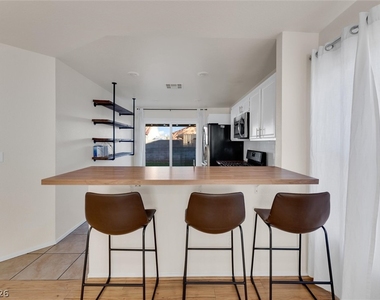 1072 Sky Rock Court - Photo Thumbnail 4
