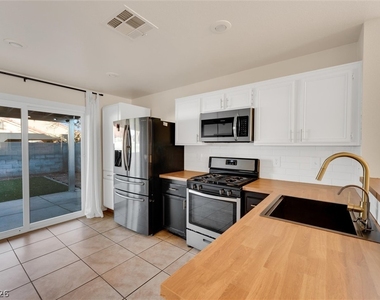 1072 Sky Rock Court - Photo Thumbnail 5