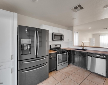 1072 Sky Rock Court - Photo Thumbnail 6