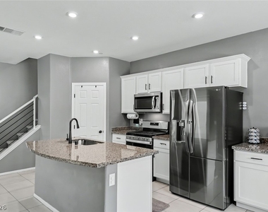 10634 Sariah Skye Avenue - Photo Thumbnail 4