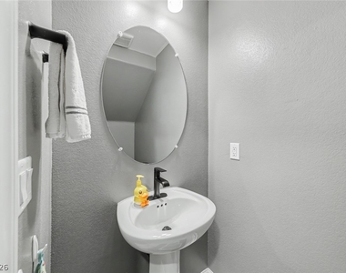 10634 Sariah Skye Avenue - Photo Thumbnail 33