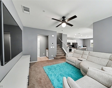10634 Sariah Skye Avenue - Photo Thumbnail 12