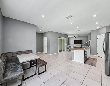 10634 Sariah Skye Avenue - Photo Thumbnail 8