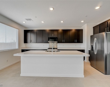 324 Lupton Avenue - Photo Thumbnail 25