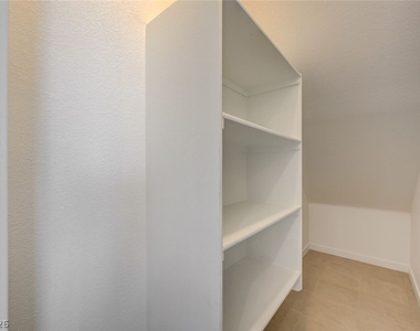 324 Lupton Avenue - Photo Thumbnail 23