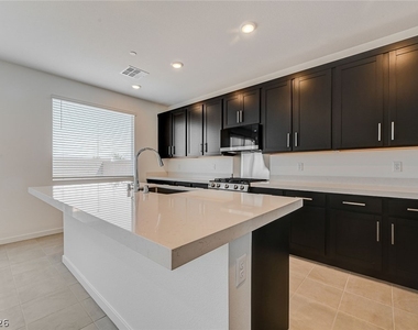 324 Lupton Avenue - Photo Thumbnail 24