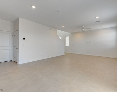 324 Lupton Avenue - Photo Thumbnail 20