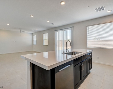 324 Lupton Avenue - Photo Thumbnail 30