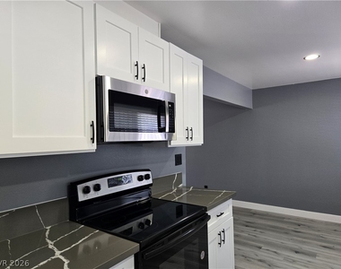 3240 N Michael Way - Photo Thumbnail 9