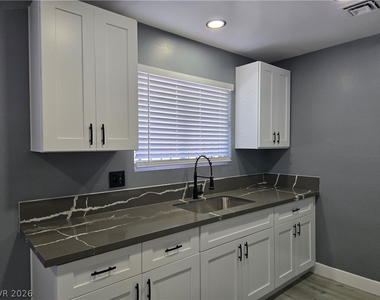 3240 N Michael Way - Photo Thumbnail 7