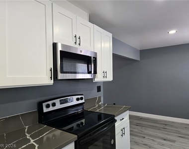 3240 N Michael Way - Photo Thumbnail 10
