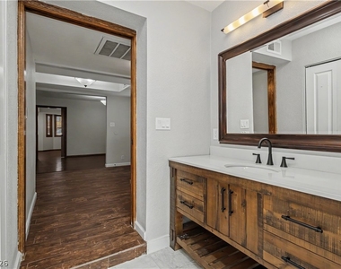 6908 Kinkenon Drive - Photo Thumbnail 38