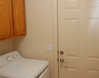 1791 Sycamore Avenue - Photo Thumbnail 6
