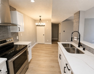 201 Mission Laguna Lane - Photo Thumbnail 10