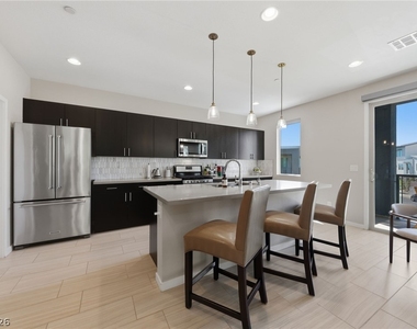 11295 Cactus Tower Avenue - Photo Thumbnail 7