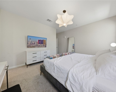 11295 Cactus Tower Avenue - Photo Thumbnail 16