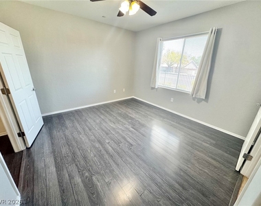 6868 Sky Pointe Drive - Photo Thumbnail 11