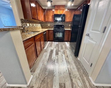 6868 Sky Pointe Drive - Photo Thumbnail 4