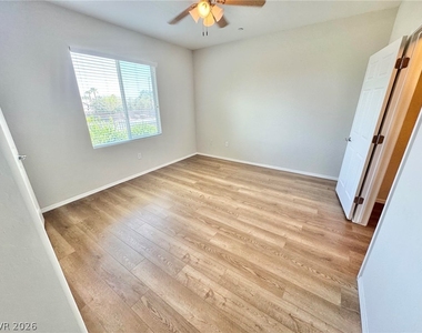 6868 Sky Pointe Drive - Photo Thumbnail 6