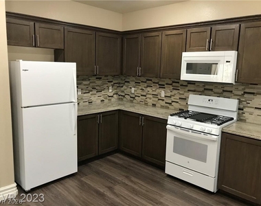 9746 Kampsville Avenue - Photo Thumbnail 4