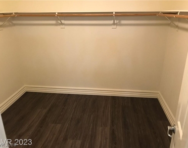 9746 Kampsville Avenue - Photo Thumbnail 23