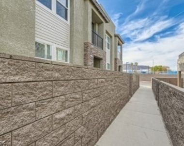 232 Oliver Peak Avenue - Photo Thumbnail 2