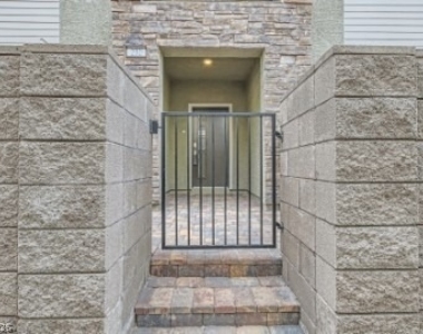 232 Oliver Peak Avenue - Photo Thumbnail 1