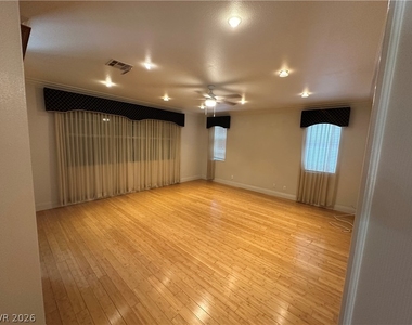 3854 Broadmead Street - Photo Thumbnail 14