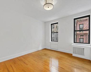 226 East 70th Street - Photo Thumbnail 3