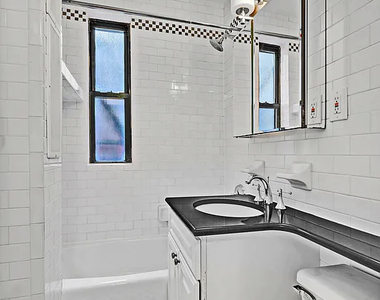 226 East 70th Street - Photo Thumbnail 4