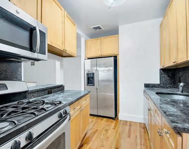226 East 70th Street - Photo Thumbnail 3