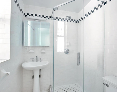 226 East 70th Street - Photo Thumbnail 7