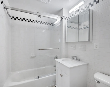 226 East 70th Street - Photo Thumbnail 6