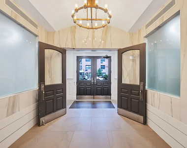 226 East 70th Street - Photo Thumbnail 9